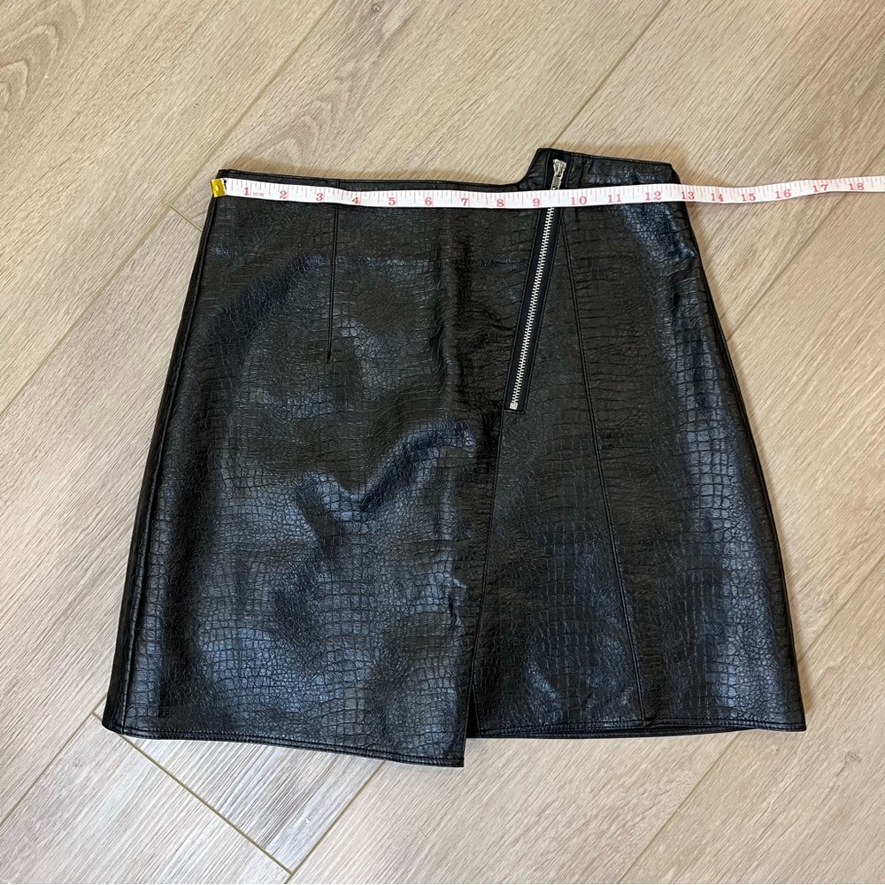 ZY Goddess Black Faux Leather Skort - Size M - FREE SHIPPING on Bundles $95+ - Picture 10 of 14